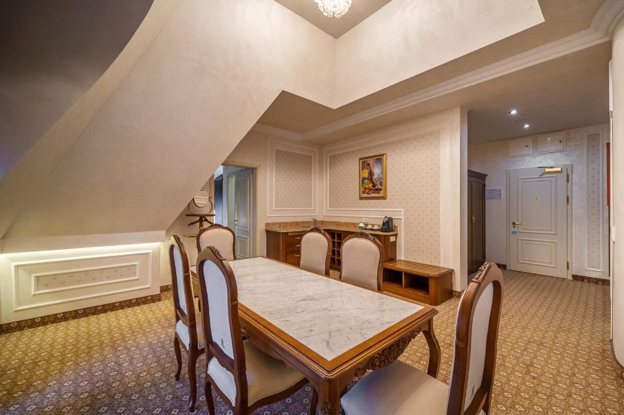 Residence City Garden - Certificate Of Excellence Top 10 Best Five-Stars City Hotels For 2024 Awarded By Htif Plovdiv Eksteriør billede