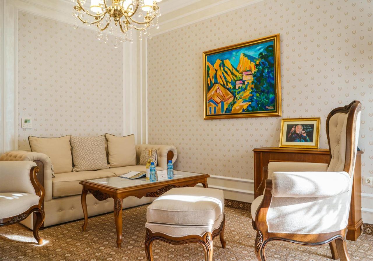 Residence City Garden - Certificate Of Excellence Top 10 Best Five-Stars City Hotels For 2024 Awarded By Htif Plovdiv Eksteriør billede