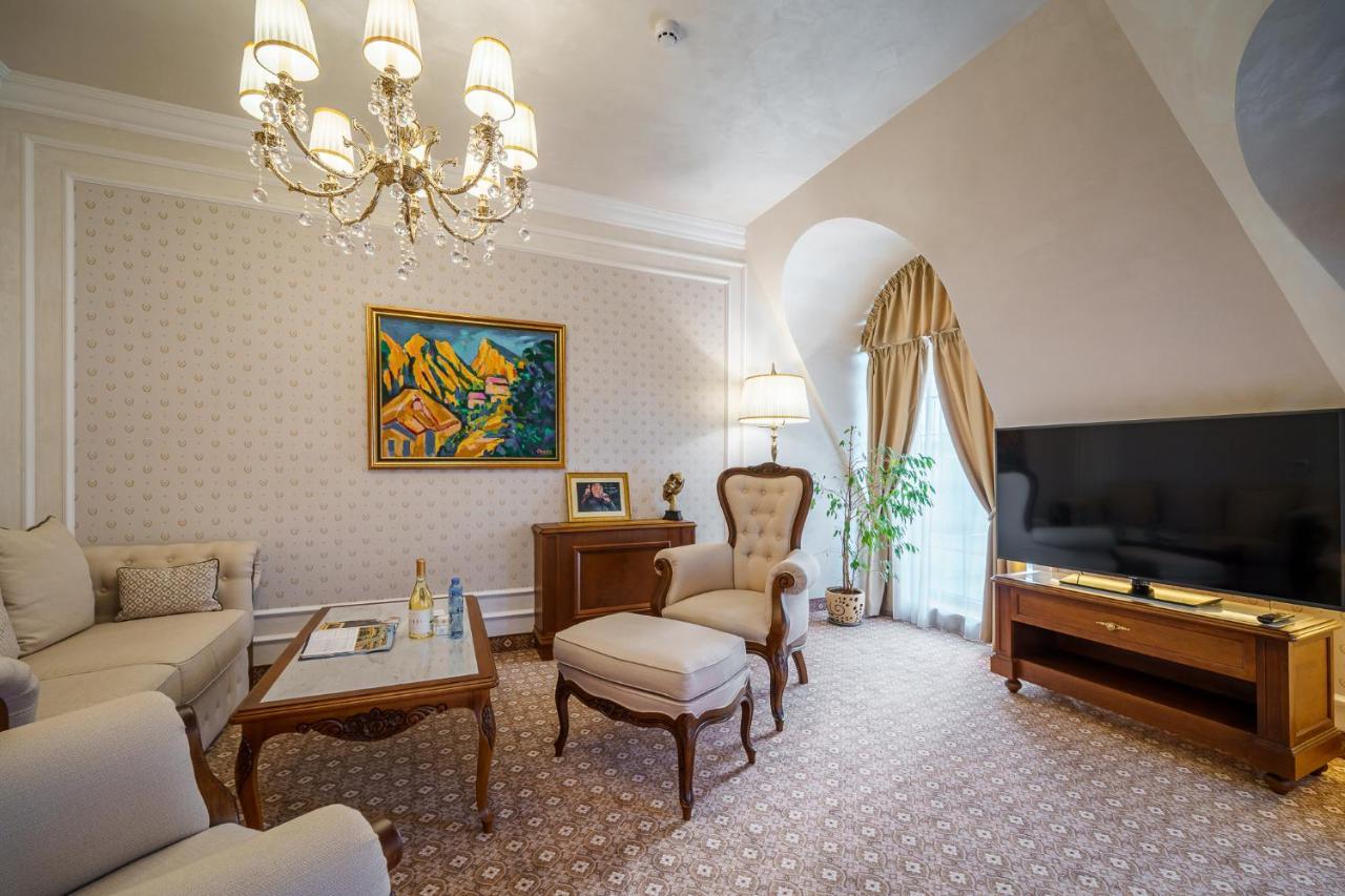 Residence City Garden - Certificate Of Excellence Top 10 Best Five-Stars City Hotels For 2024 Awarded By Htif Plovdiv Eksteriør billede