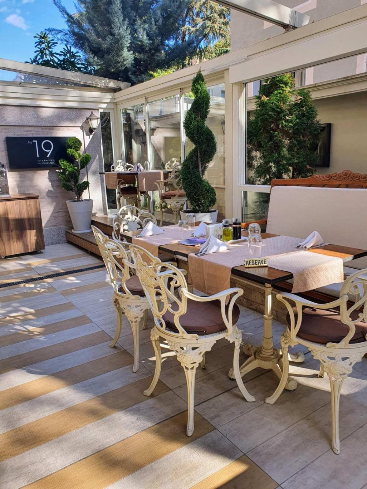 Residence City Garden - Certificate Of Excellence Top 10 Best Five-Stars City Hotels For 2024 Awarded By Htif Plovdiv Eksteriør billede