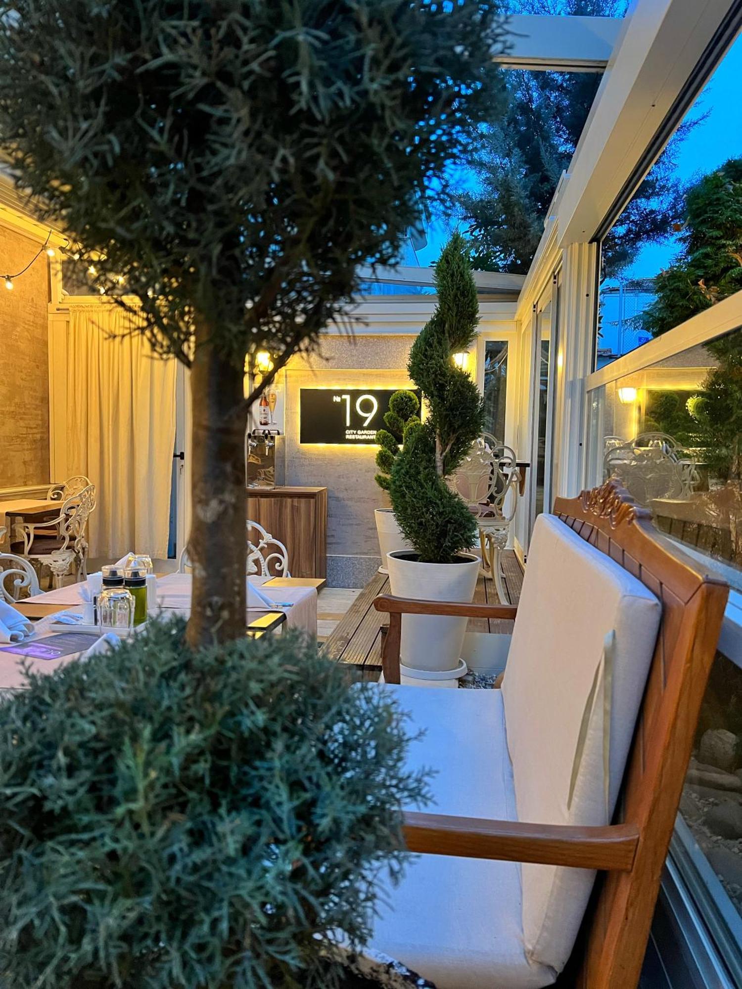 Residence City Garden - Certificate Of Excellence Top 10 Best Five-Stars City Hotels For 2024 Awarded By Htif Plovdiv Eksteriør billede